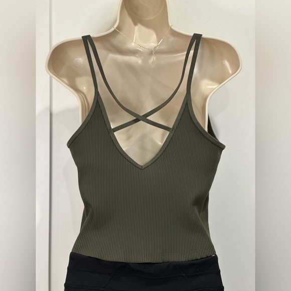 Vuori All The Feels Ribbed Strappy Tank Top Green Cropped Athleisure Yoga XL - Picture 6 of 11